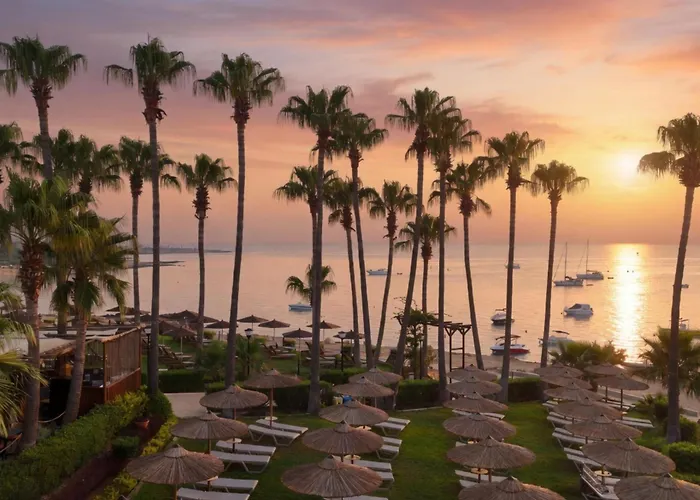 Cavo Maris Beach Hotel